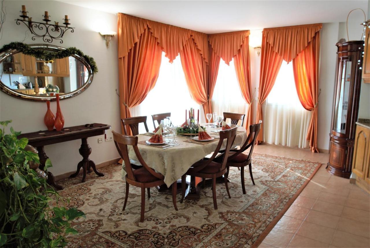 Holiday Villa In 10 Min From Fuengirola Beach With Sea Views Pool Bbq Parking Wifi Aircon Big Garden 米哈斯 外观 照片